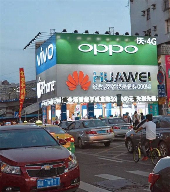 OPPO、VIVO、华（huá）为的线下体验店遍布乡镇